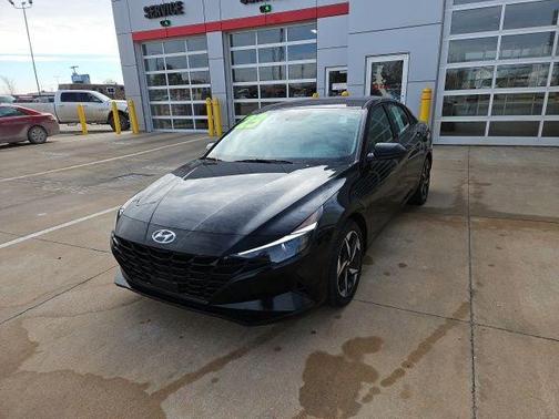 2023 Hyundai ELANTRA SEL