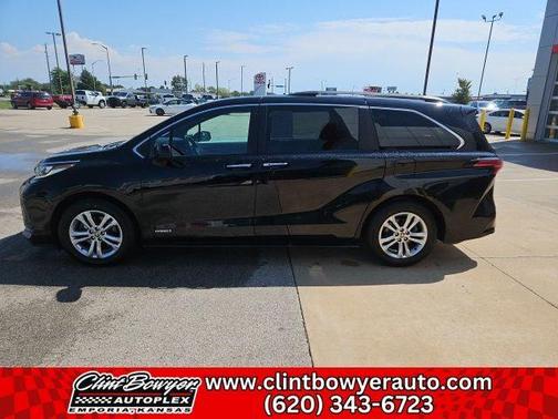 2021 Toyota Sienna XSE 7 Passenger