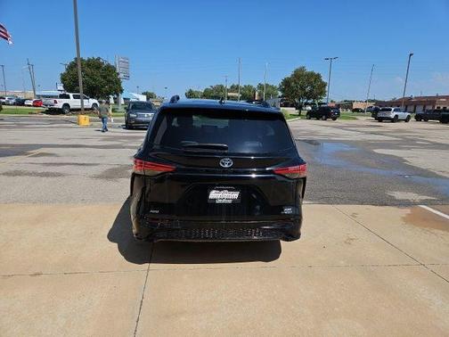 2021 Toyota Sienna XSE 7 Passenger