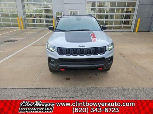 Silver Zynith Metallic Clearcoat 2026 Jeep Compass Trailhawk