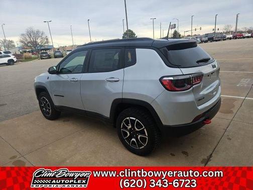 Silver Zynith Metallic Clearcoat 2026 Jeep Compass Trailhawk