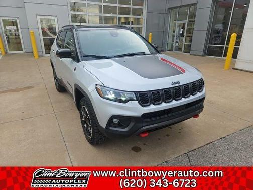 Silver Zynith Metallic Clearcoat 2026 Jeep Compass Trailhawk