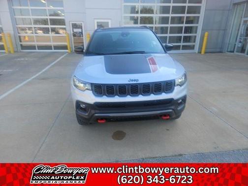 Silver Zynith Metallic Clear-Coat Exterior Paint 2026 Jeep Compass Trailhawk