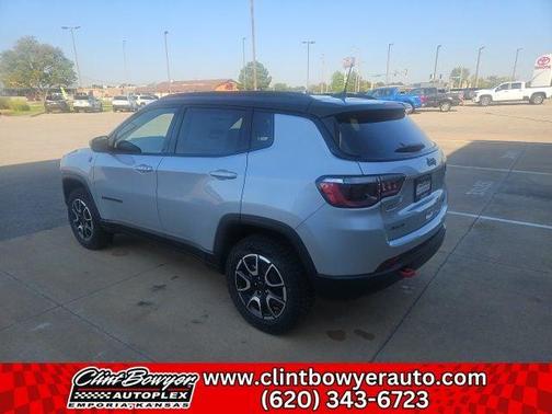 Silver Zynith Metallic Clear-Coat Exterior Paint 2026 Jeep Compass Trailhawk