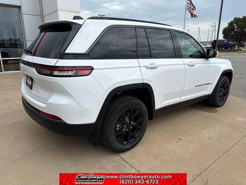Bright White Clearcoat 2026 Jeep Grand Cherokee Altitude