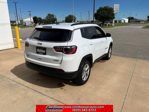 Bright White Clearcoat 2024 Jeep Compass Latitude