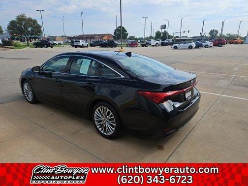 2022 Toyota Avalon Hybrid Limited