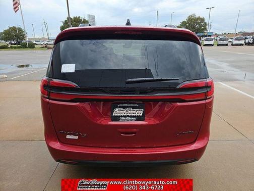 Red Hot Pearlcoat 2027 Chrysler Pacifica Limited