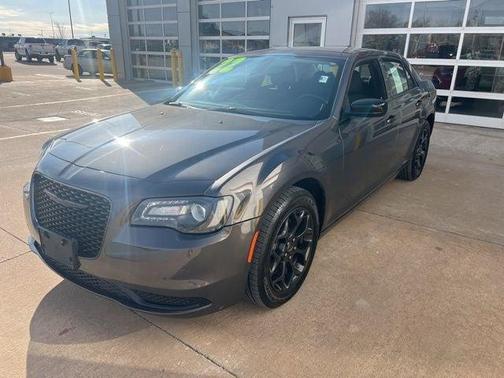 2022 Chrysler 300 Touring