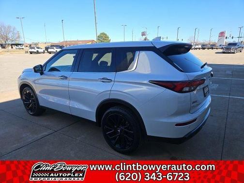 2024 Mitsubishi Outlander SE Black Edition w/Pano Roof S-AWC
