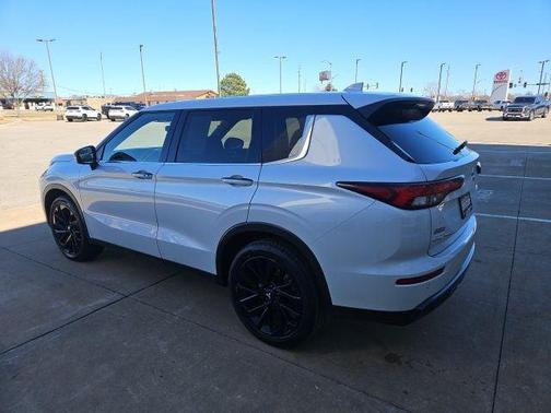 2024 Mitsubishi Outlander SE Black Edition w/Pano Roof S-AWC