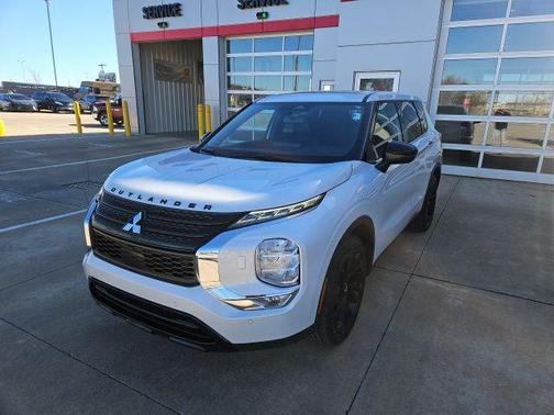 2024 Mitsubishi Outlander SE Black Edition w/Pano Roof S-AWC