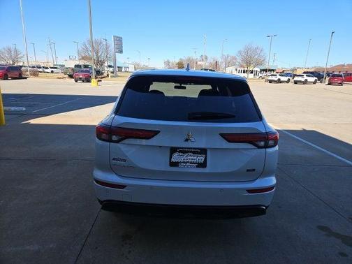 2024 Mitsubishi Outlander SE Black Edition w/Pano Roof S-AWC