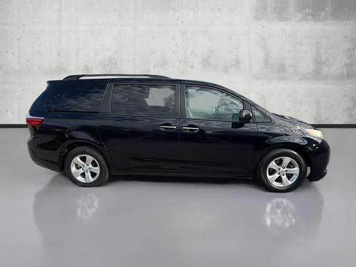 2017 Toyota Sienna SE