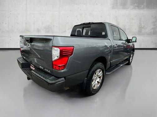 2017 Nissan Titan SV