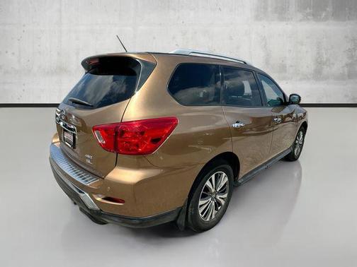 2017 Nissan Pathfinder SL