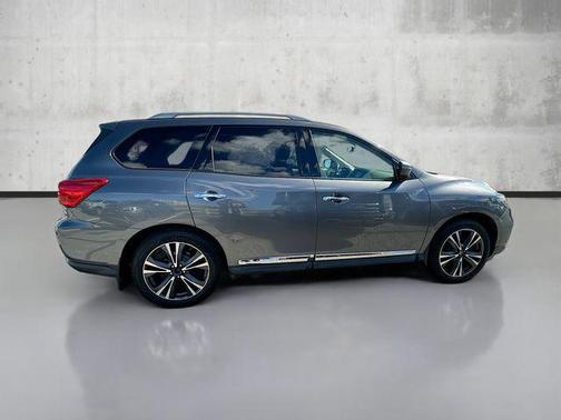 2017 Nissan Pathfinder Platinum