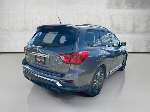 2017 Nissan Pathfinder Platinum