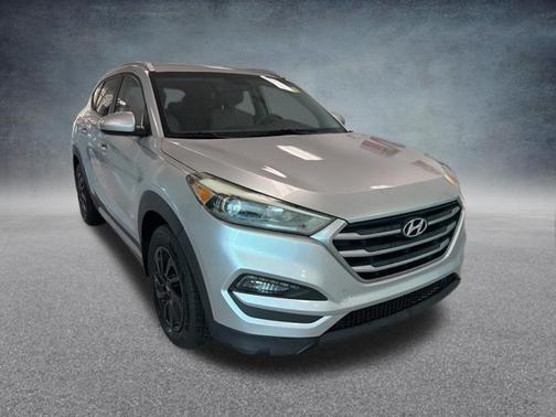 Molten Silver 2017 Hyundai TUCSON SE