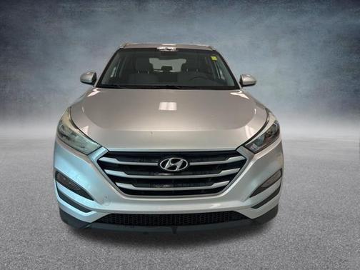 Molten Silver 2017 Hyundai TUCSON SE