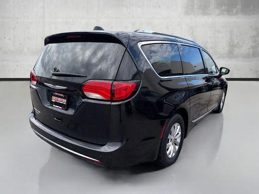 2018 Chrysler Pacifica Touring-L