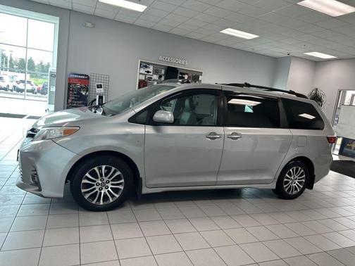 2019 Toyota Sienna SE