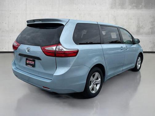 2017 Toyota Sienna SE