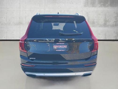 2017 Volvo XC90 T6 Momentum