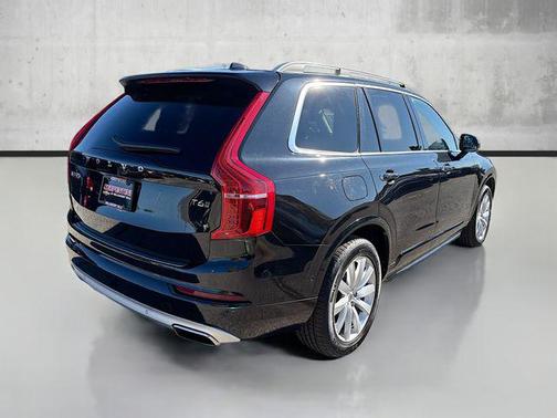 2017 Volvo XC90 T6 Momentum