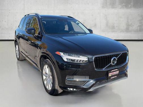 2017 Volvo XC90 T6 Momentum