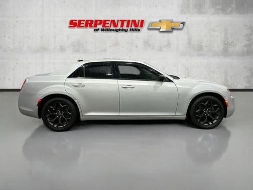 2019 Chrysler 300 Touring