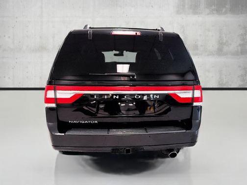 2017 Lincoln Navigator Select
