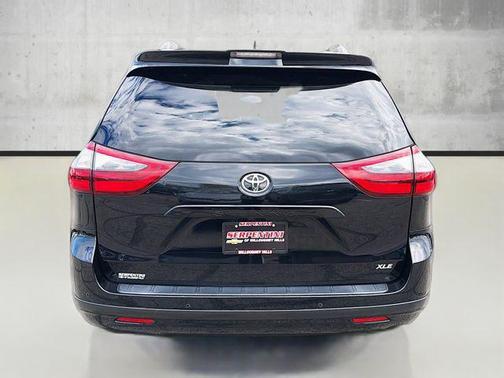 2020 Toyota Sienna XLE
