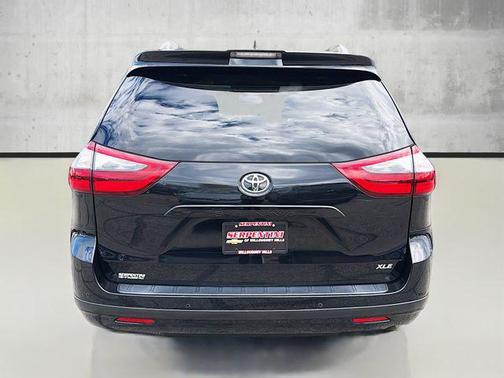 2020 Toyota Sienna XLE