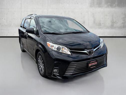 2020 Toyota Sienna XLE