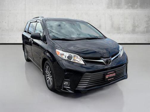 2020 Toyota Sienna XLE
