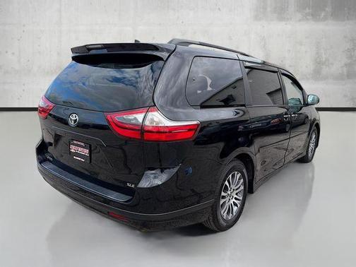 2020 Toyota Sienna XLE