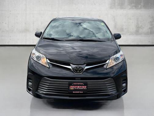 2020 Toyota Sienna XLE