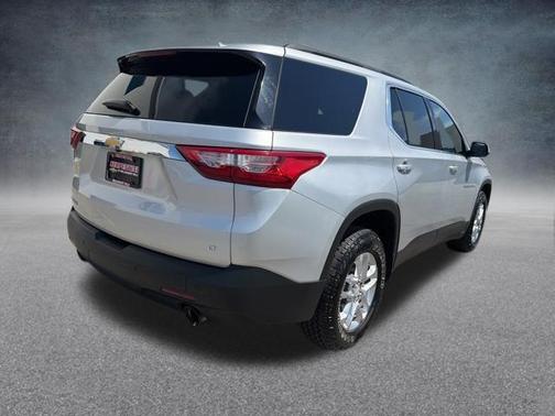 Silver Ice Metallic 2019 Chevrolet Traverse LT Cloth