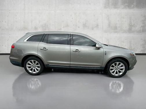 2015 Lincoln MKT Base