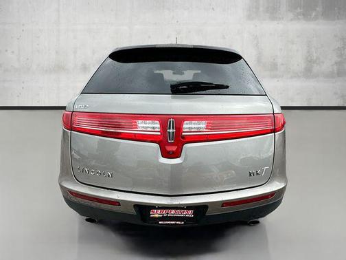 2015 Lincoln MKT Base