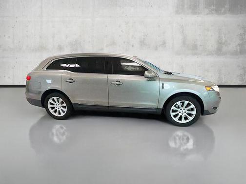 2015 Lincoln MKT Base