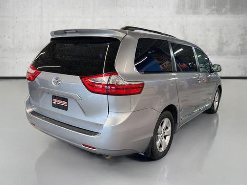 2017 Toyota Sienna SE