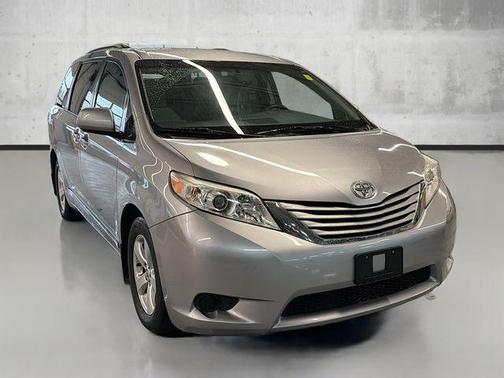 2017 Toyota Sienna SE