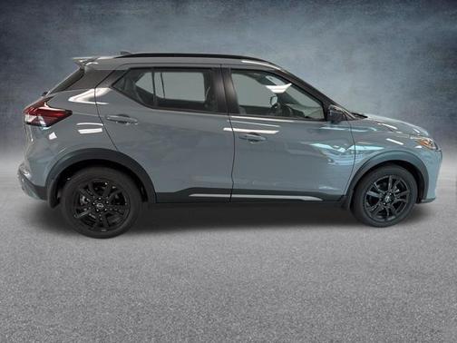 Boulder Gray Pearl 2023 Nissan Kicks SR