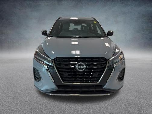 Boulder Gray Pearl 2023 Nissan Kicks SR