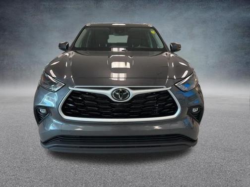 Magnetic Gray Metallic 2022 Toyota Highlander XLE