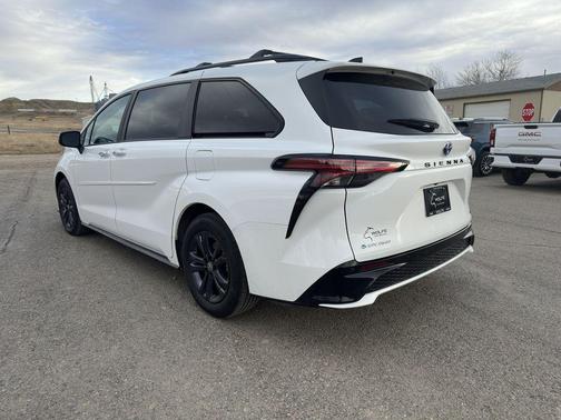 2025 Toyota Sienna XSE 7 Passenger