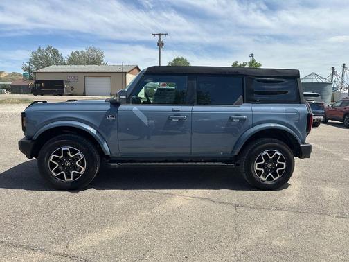 Azure Gray Metallic Tri-Coat 2023 Ford Bronco Outer Banks