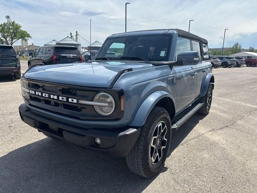 Azure Gray Metallic Tri-Coat 2023 Ford Bronco Outer Banks